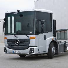 Mercedes-Benz Econic with ergonomic low-entry concept