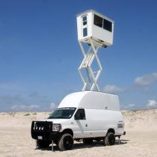 Fahrzeug mit Hochdach und Beobachtungskabine